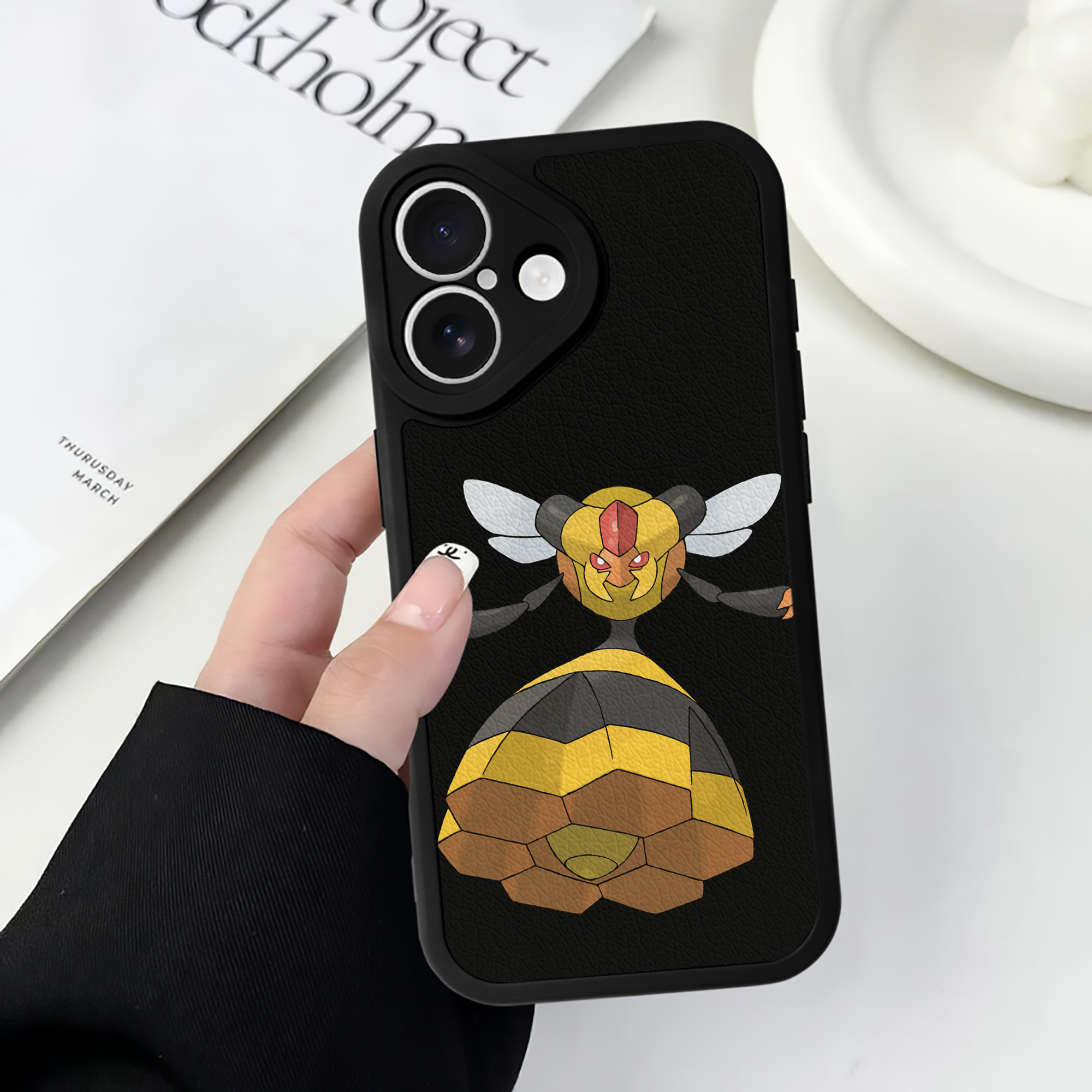 （画像用） ポケットモンスター Pokémon 【iPhone 16シリーズ対応】シリコンスマホケース（レザー調） 材質：シリコン